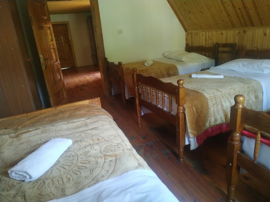 Triple Room, Accomodation at Rooms of Friends, Dhoma treshe, Hotel Alpini Lepushe, Akomodim te Dhoma e miqve, Bujtina Bjeshket e Kelmendit Shkoder