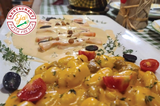 EJA Restaurant, Linguini Carbonara, Linguini Karkalec kungull pomodori, ...